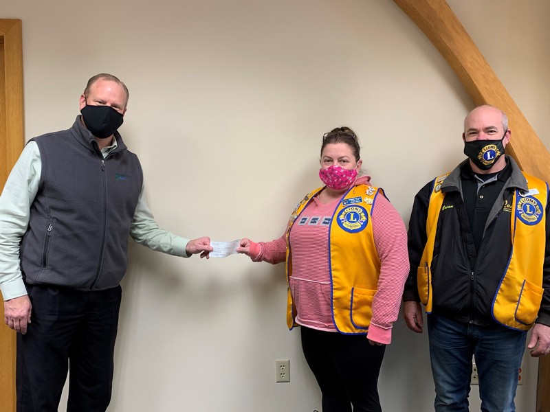 Dairy State Bank’s Menomonie President, Clark Yolitz, presenting the donation to Menomonie Lions Club members in Menomonie, WI.